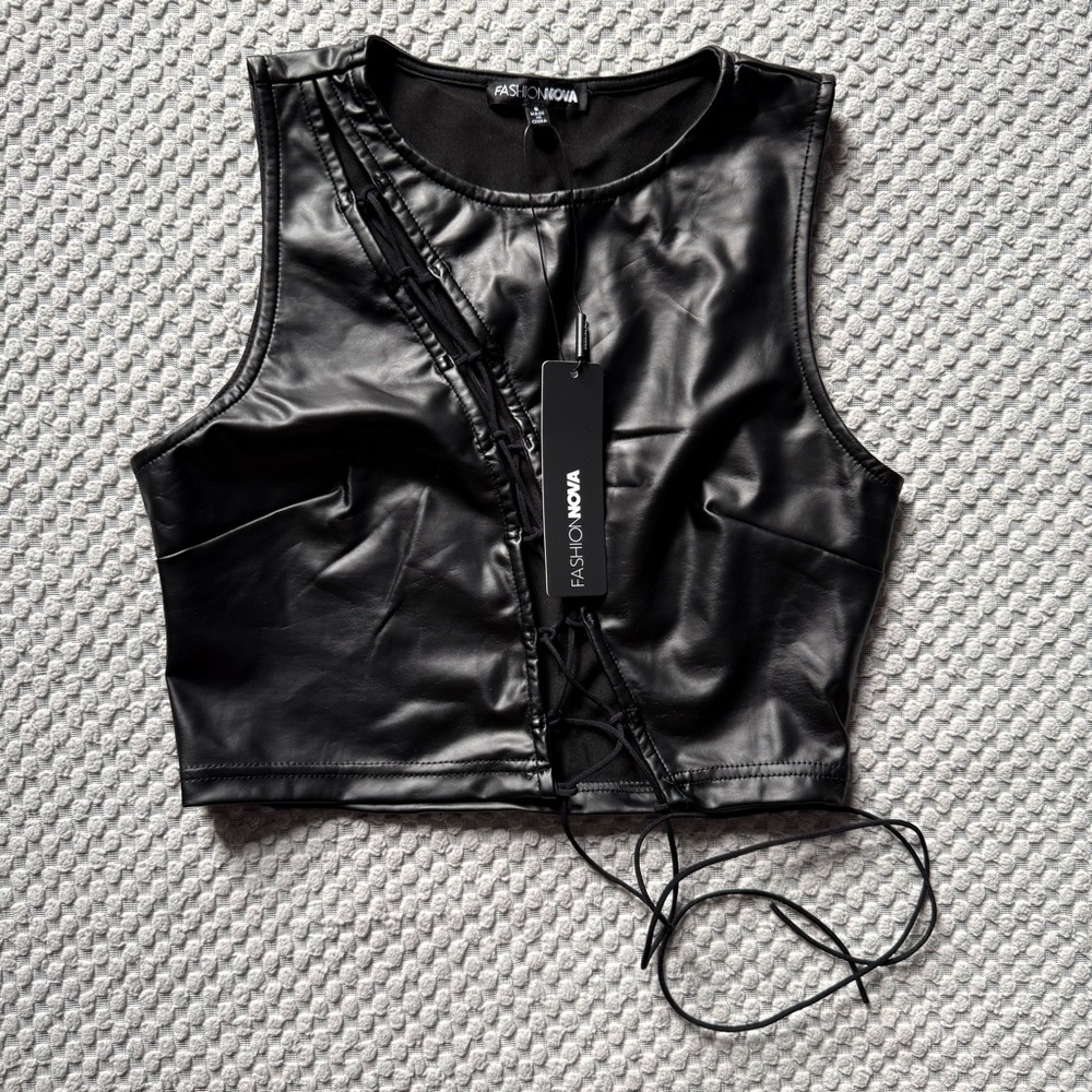 NWT Fashion Nova Black Lace-Up Faux Leather Crop Top - Picture 3 of 5